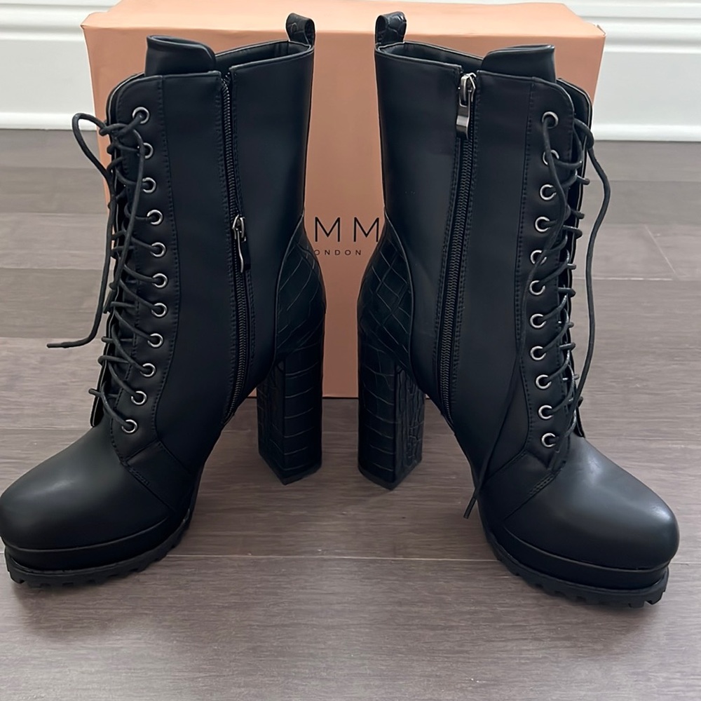 Back ankle boots